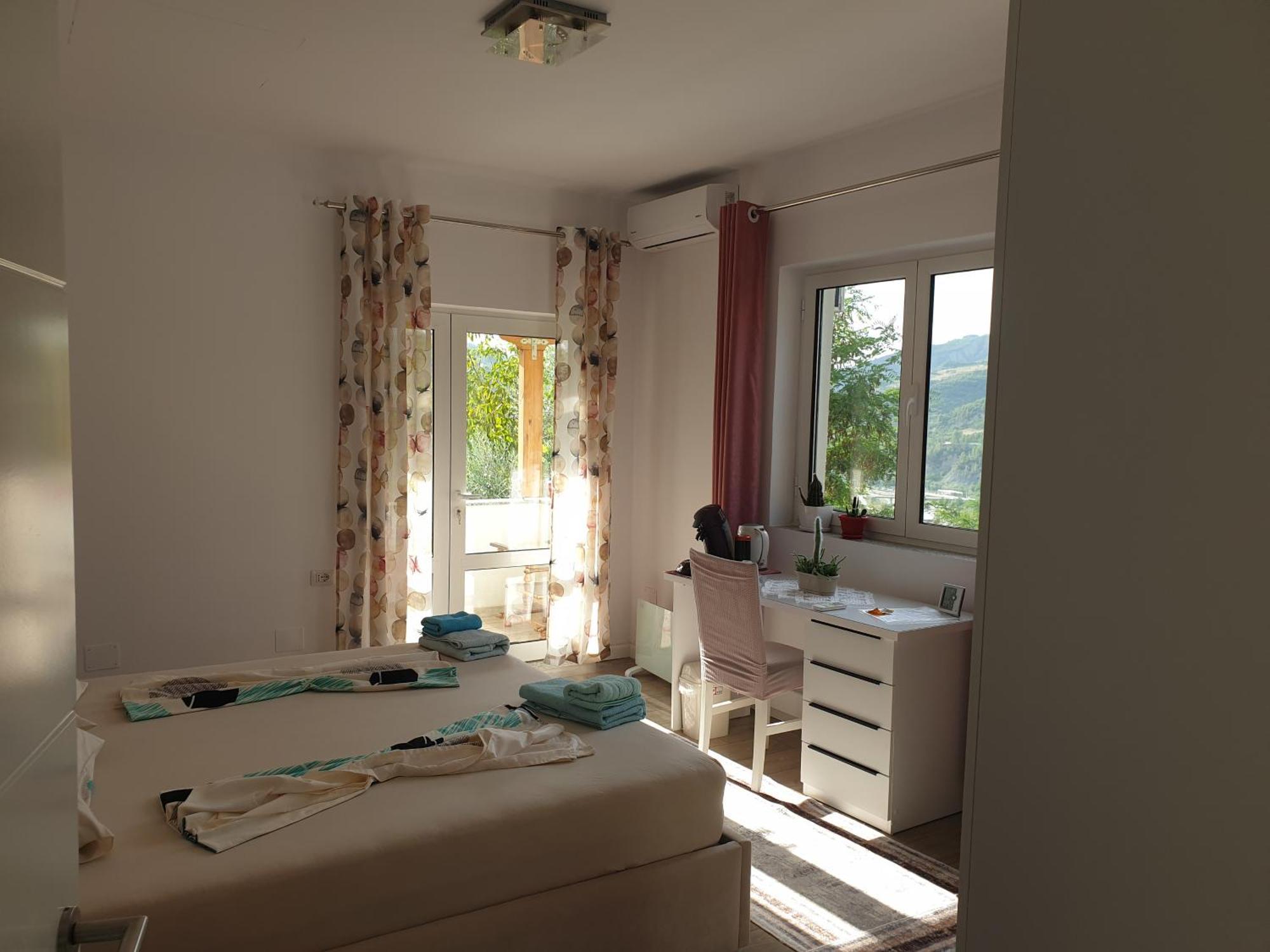 Bright & Cozy Room With Balcony Corovode Exterior photo