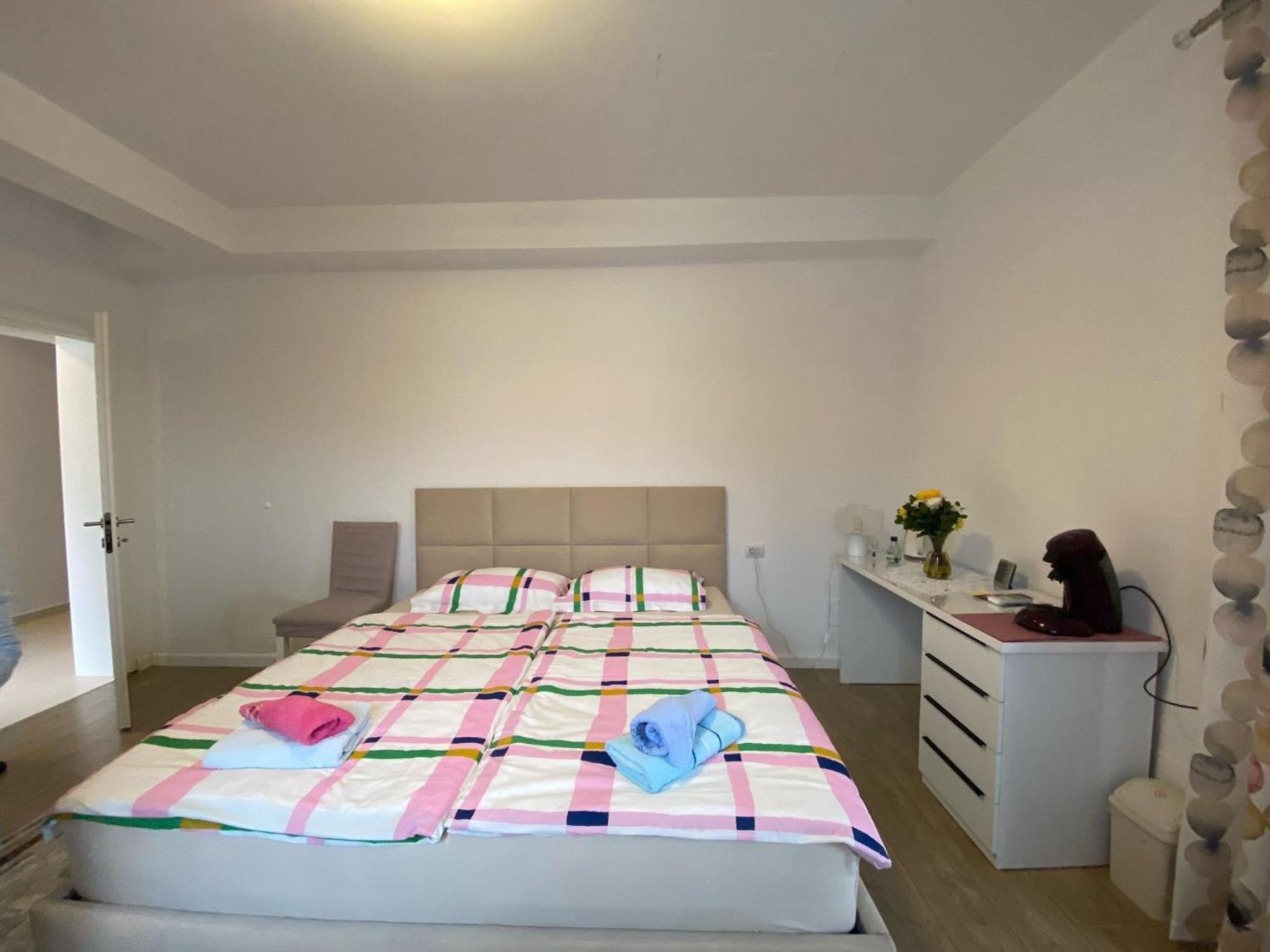 Bright & Cozy Room With Balcony Corovode Exterior photo